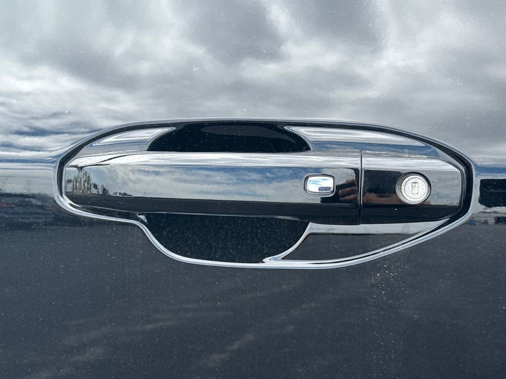 2025 GMC Sierra EV Denali - Photo 14