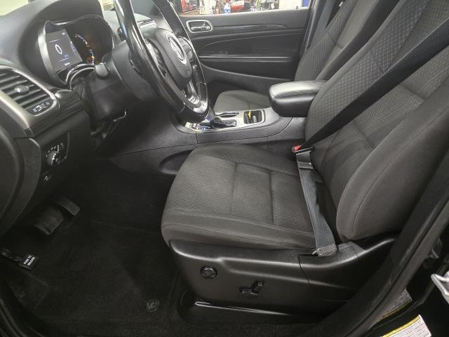Used 2021 Diamond Black JEEP LAREDO image 9