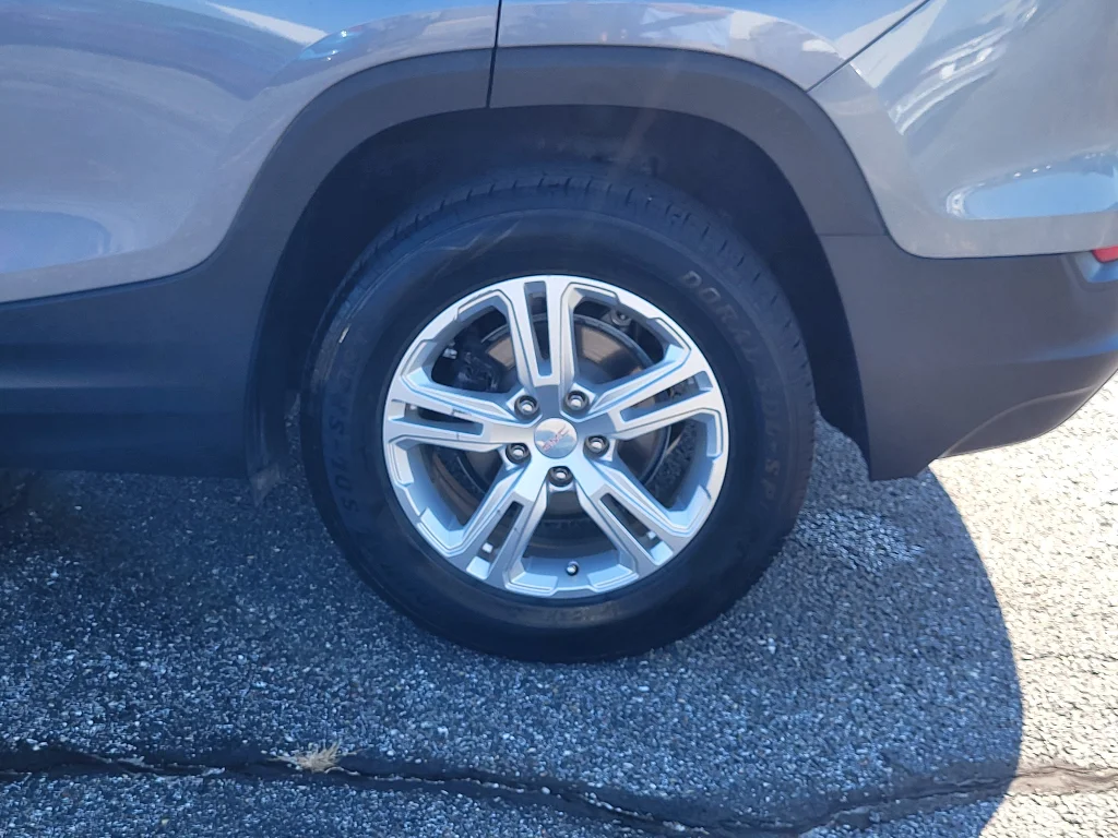 Used 2020 Satin Steel Metallic GMC SLE image 24