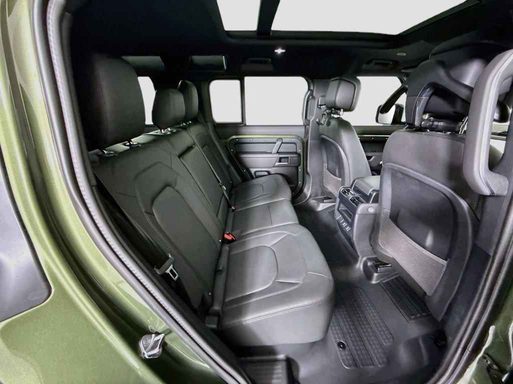 New 2026 Woolstone Green Land Rover X-Dynamic SE image 22