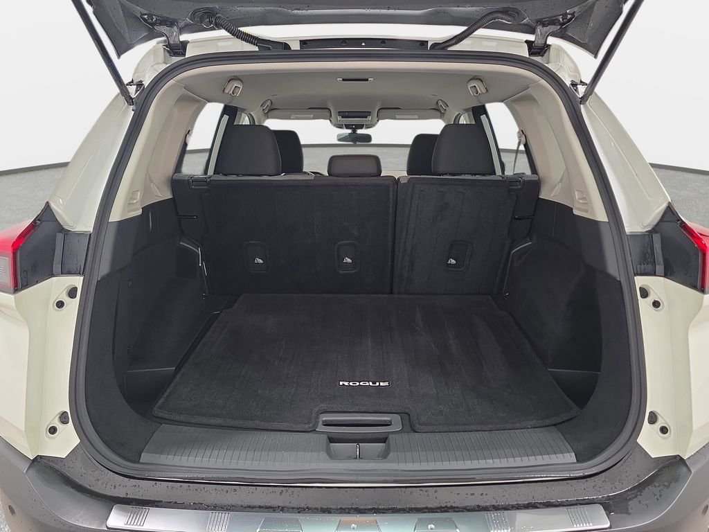 Used 2023 Pearl White Tricoat Nissan SV image 32