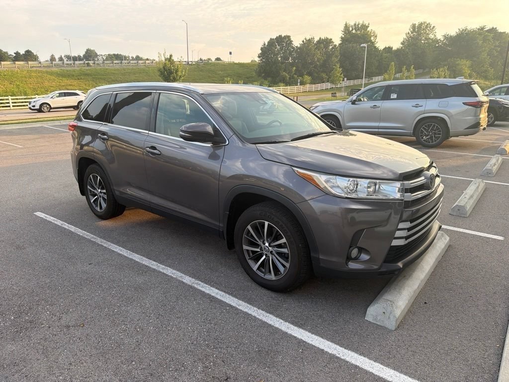 Used 2019 Predawn Gray Mica Toyota SE image 3