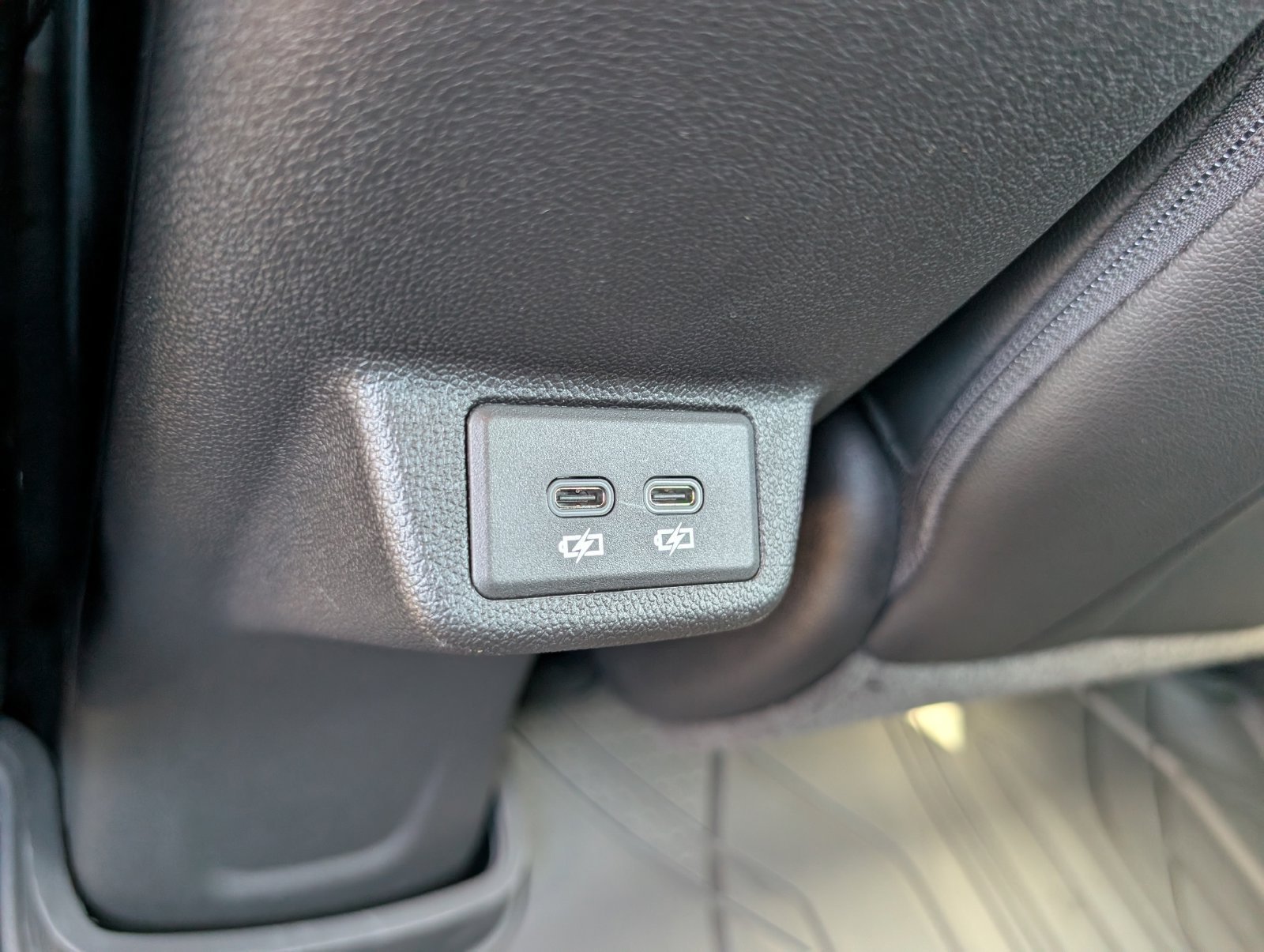 2027 Chevrolet Bolt RS - Photo 18