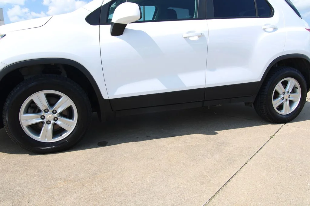 Used 2022 White Chevrolet LS image 10
