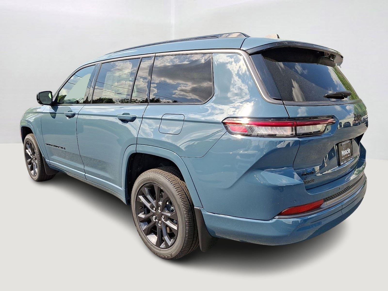New 2026 Steel Blue Exterior Paint Jeep Limited Reserve image 5