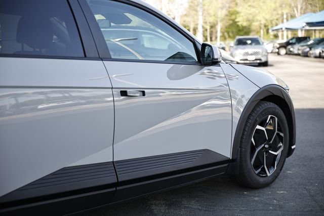 Used 2023 Cyber Gray Hyundai SE image 7