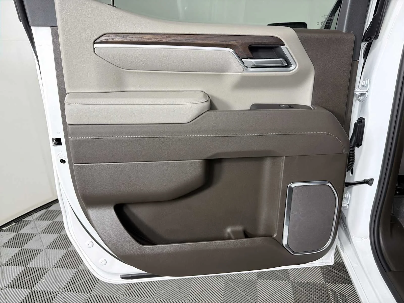 New 2026 Summit White GMC SLT image 19