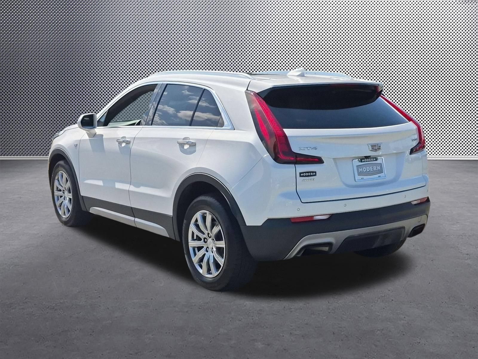 Used 2019 Crystal White Tricoat Cadillac AWD Premium Luxury image 3