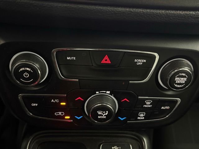 Used 2020 White Jeep Trailhawk image 26