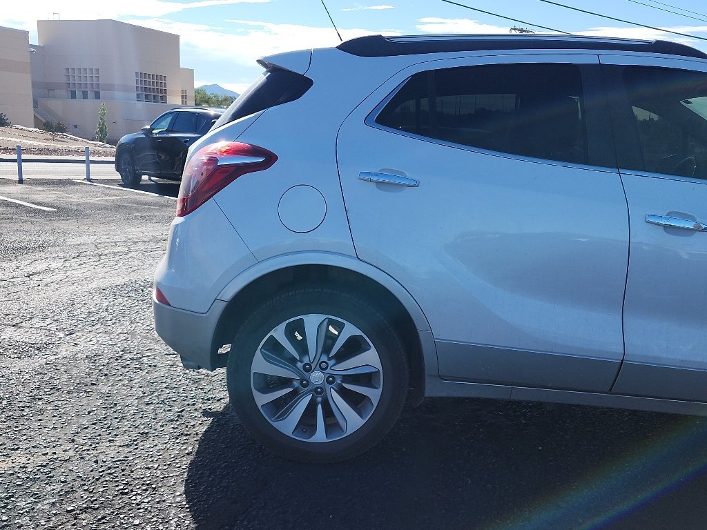 Used 2019 White Frost Tricoat Buick Preferred image 5