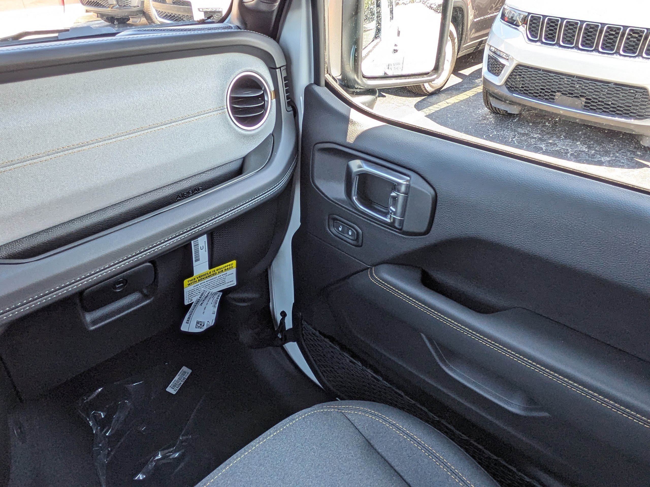 2025 Jeep Wrangler 4-Door Sahara - Photo 16