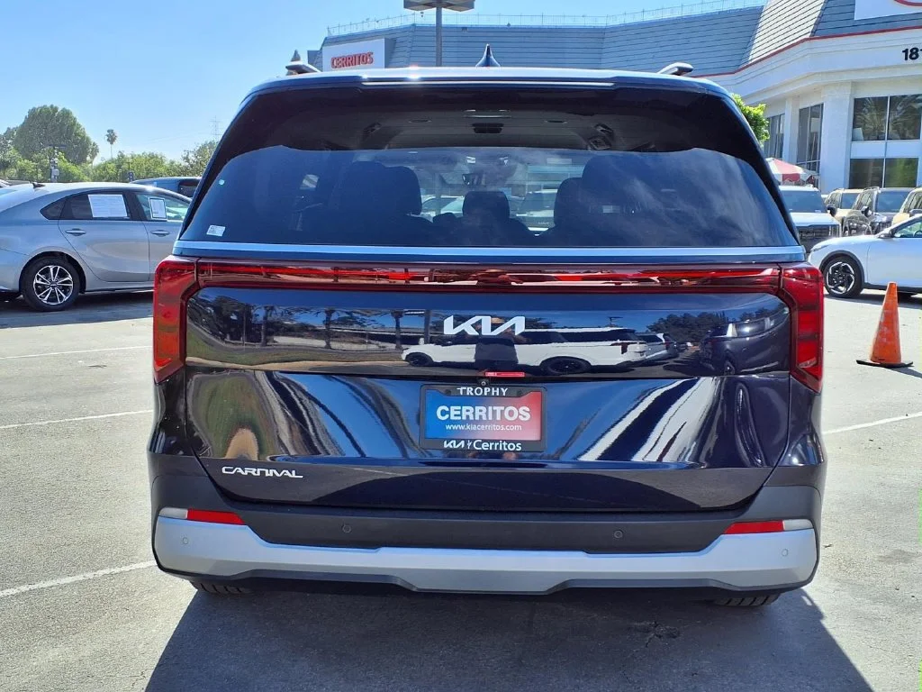 2025 Kia Carnival EX - Photo 4