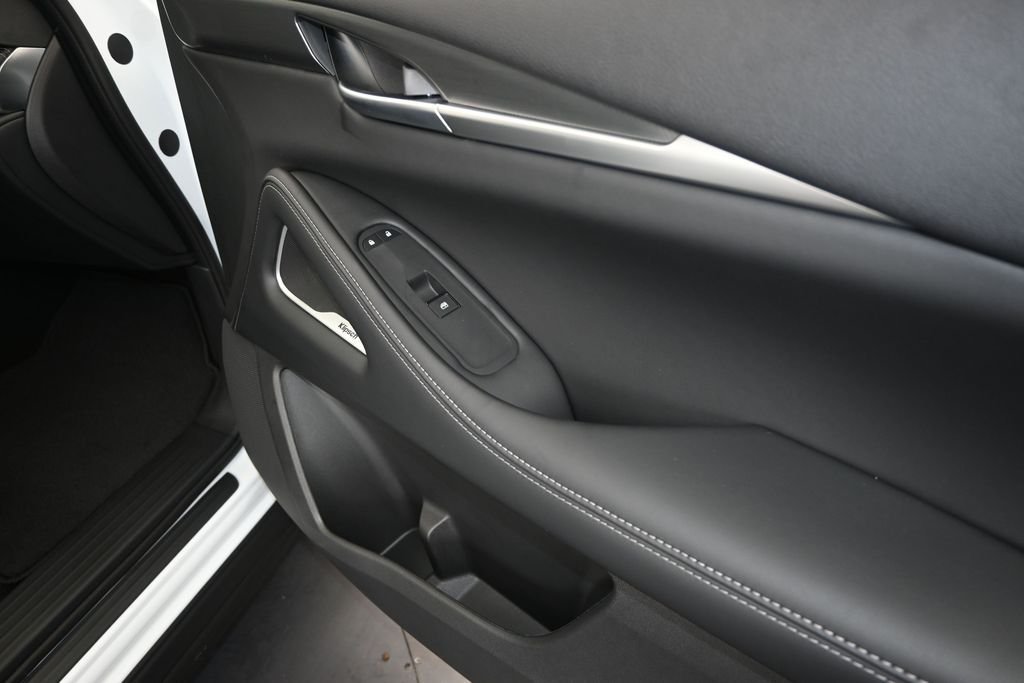 New 2027 RADIANT WHITE INFINITI Luxe FWD image 24