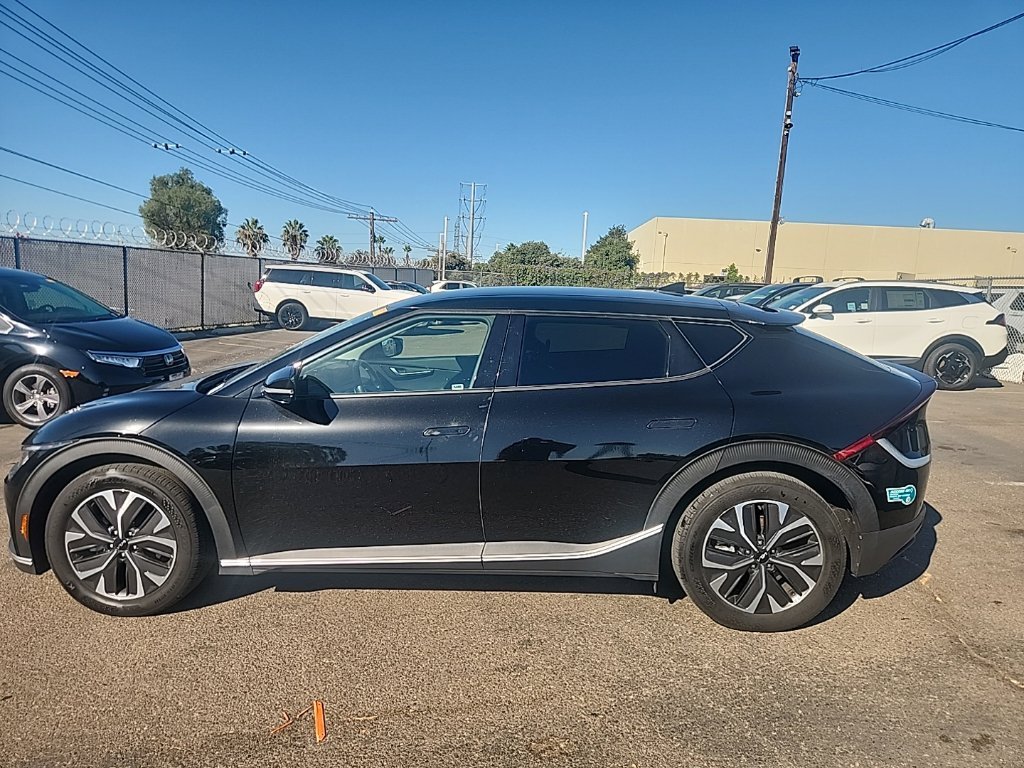 Used 2024 Aurora Black Kia Light image 9
