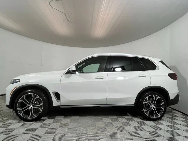 New 2026 Alpine White BMW xDrive40i image 4