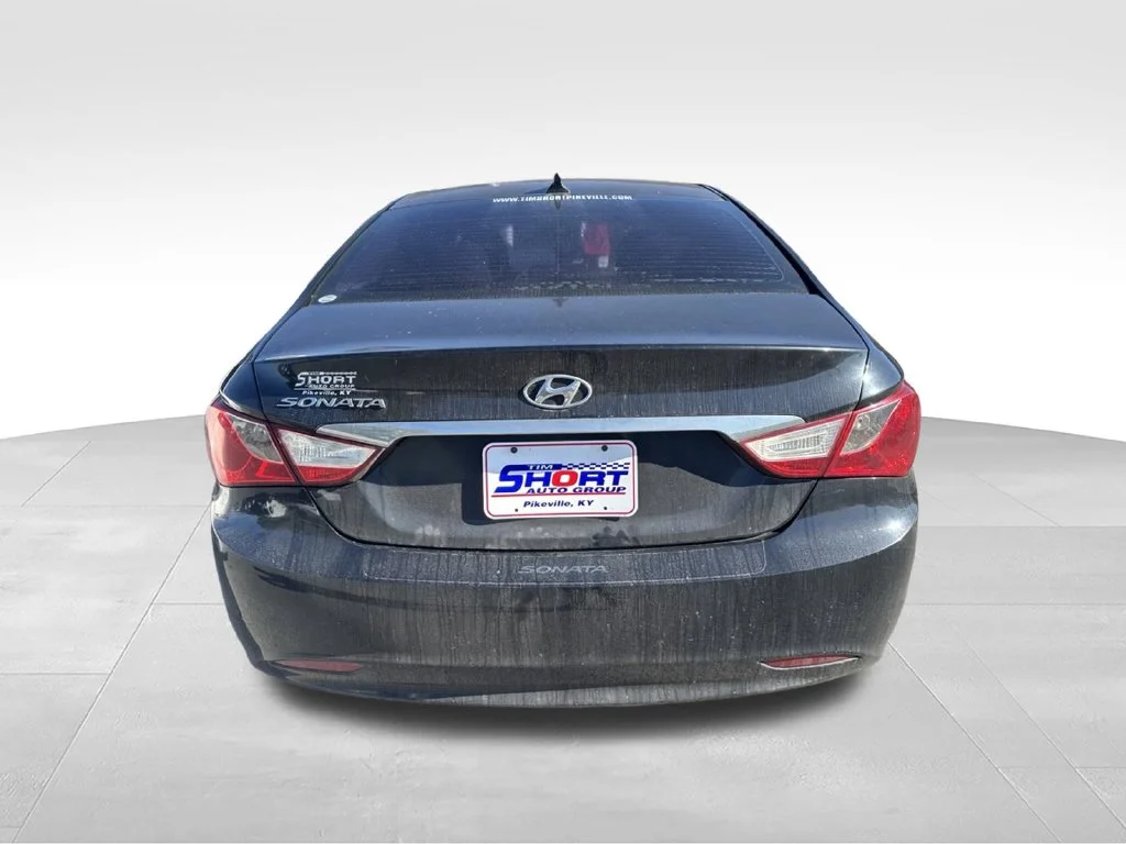 Used 2013 Black Hyundai GLS image 6