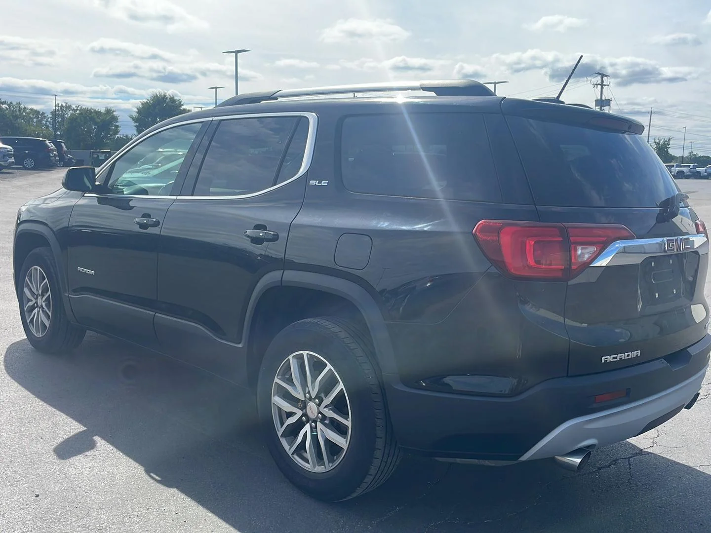 Used 2018 Ebony Twilight Metallic GMC SLE image 12