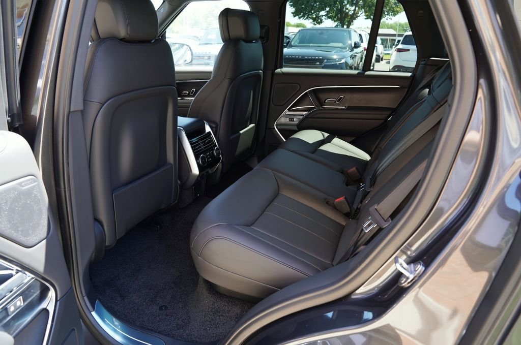 New 2026 Carpathian Grey Land Rover SE image 33