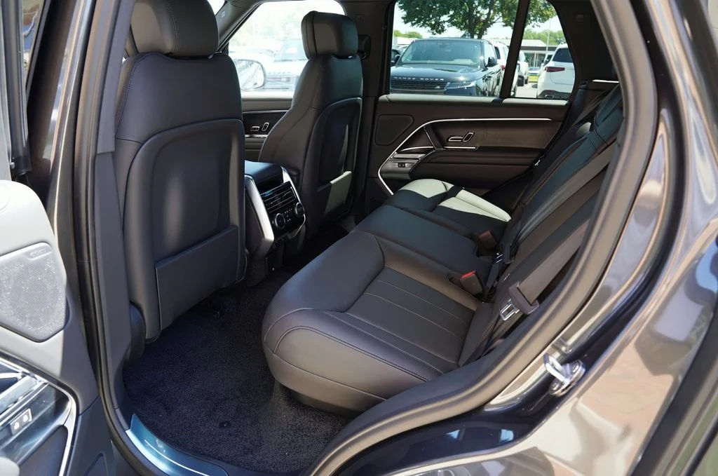 New 2026 Carpathian Grey Land Rover SE image 34