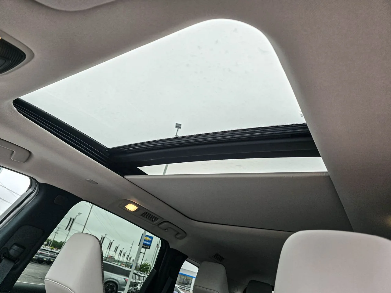 New 2027 MOONBOW BLUE INFINITI Luxe AWD image 27
