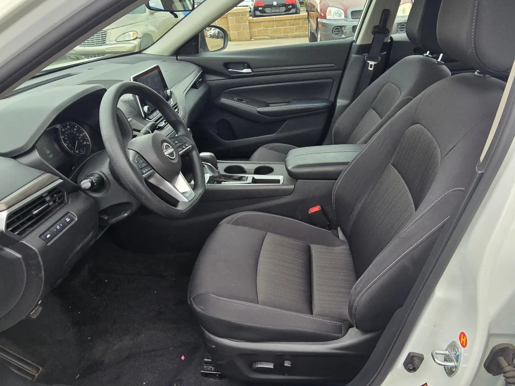 Used 2025 Glacier White Nissan SV image 10