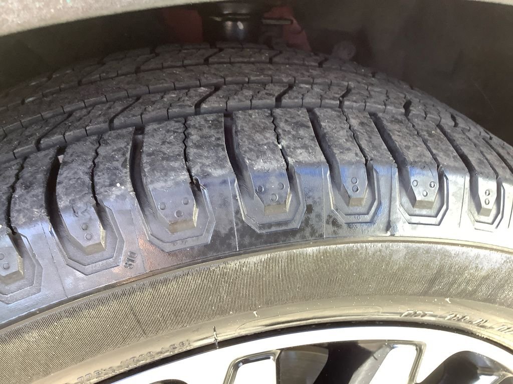 Used 2022 Red Ford SE image 22