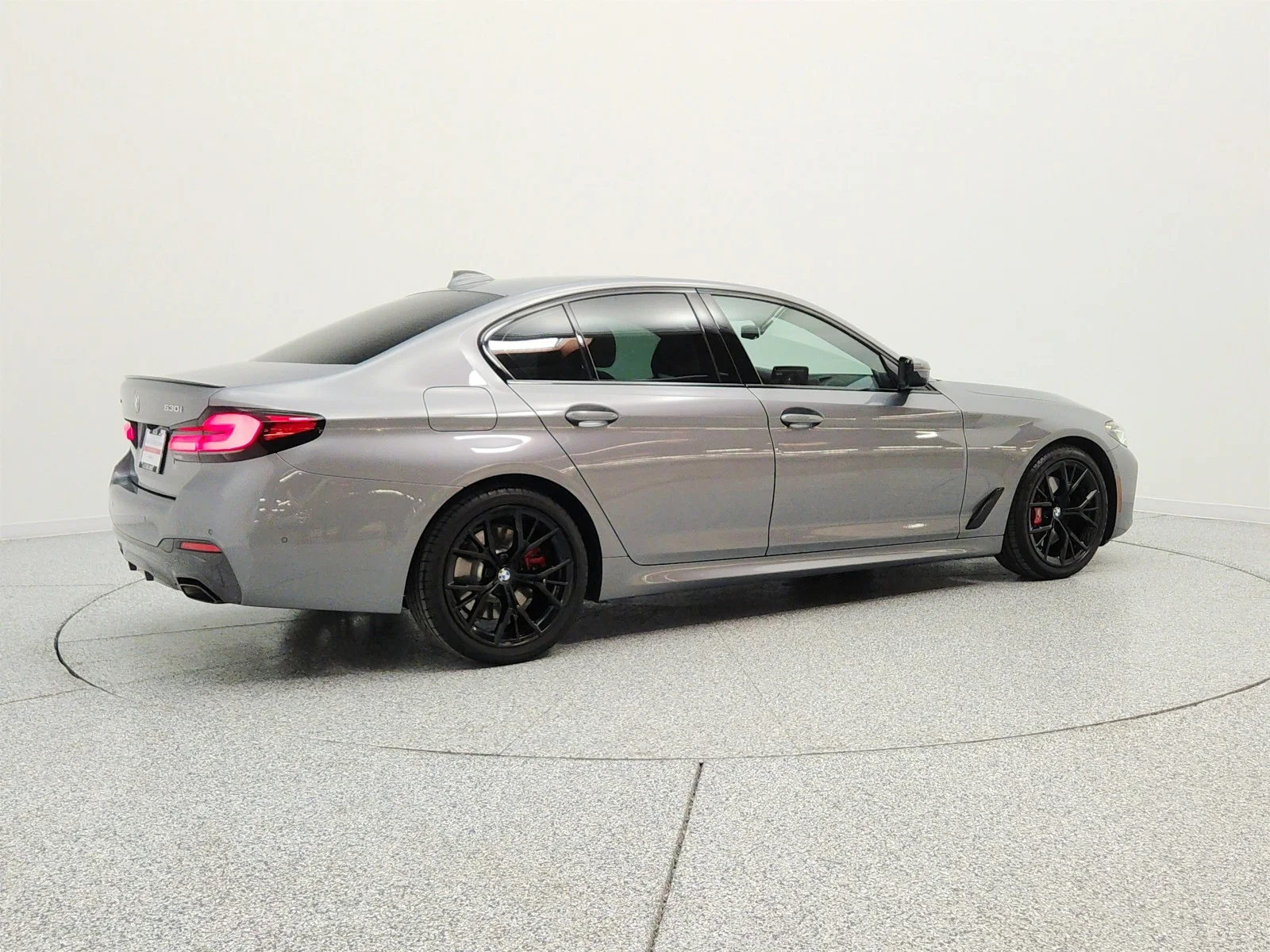 Used 2023 Skyscraper Gray Metallic BMW 530i xDrive Sedan image 5