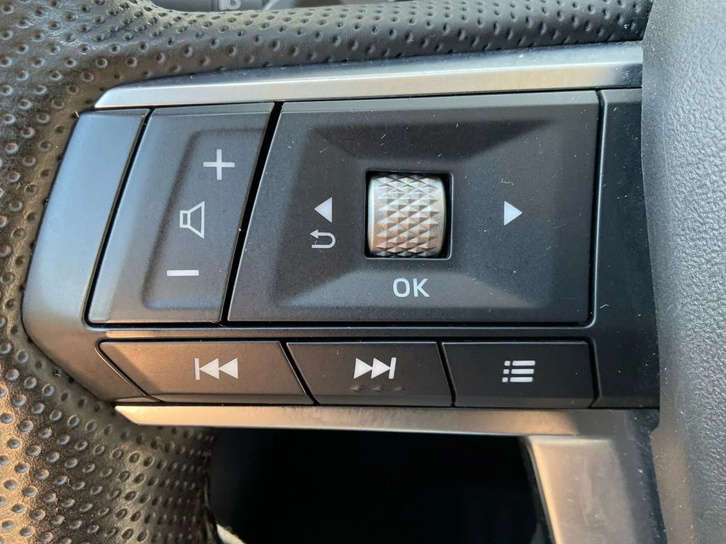 Used 2022 Silver Mitsubishi SEL image 34