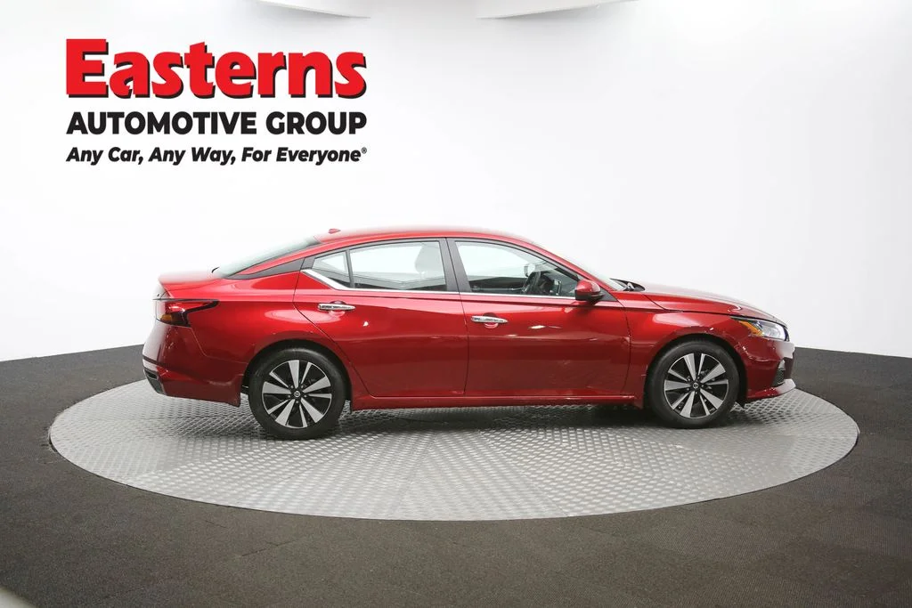 Used 2022 Red Nissan 2.5 SV image 41