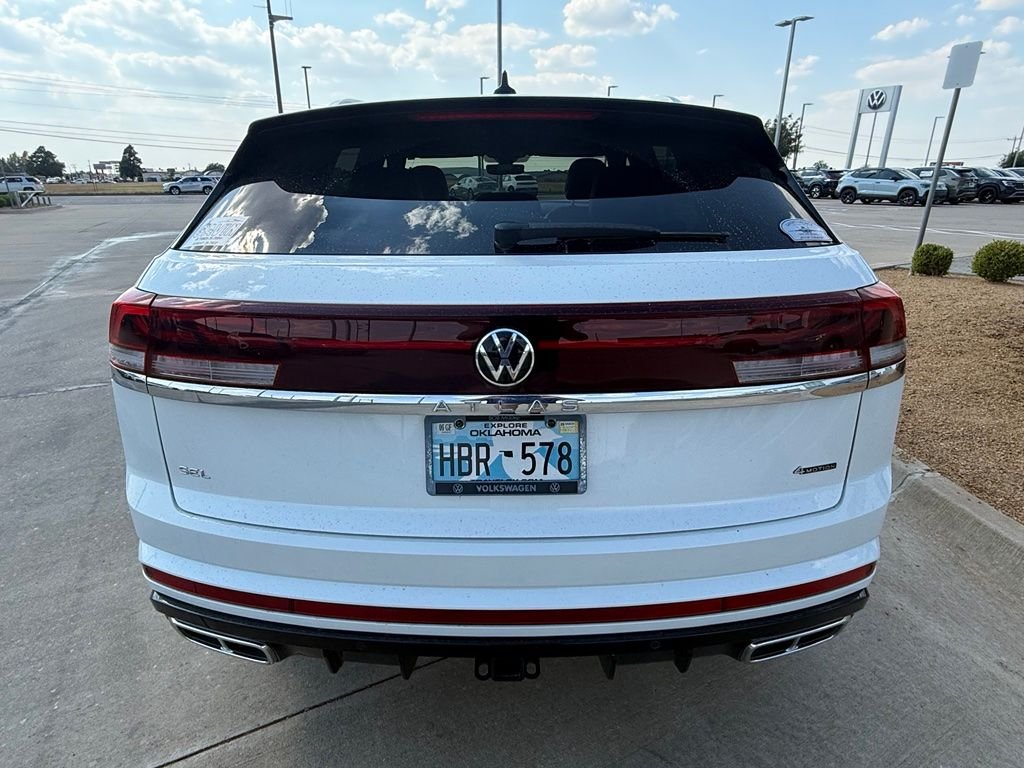 Used 2024  Volkswagen 2.0T SEL R-Line image 4