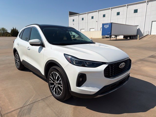 Used 2025 White Ford Base image 2