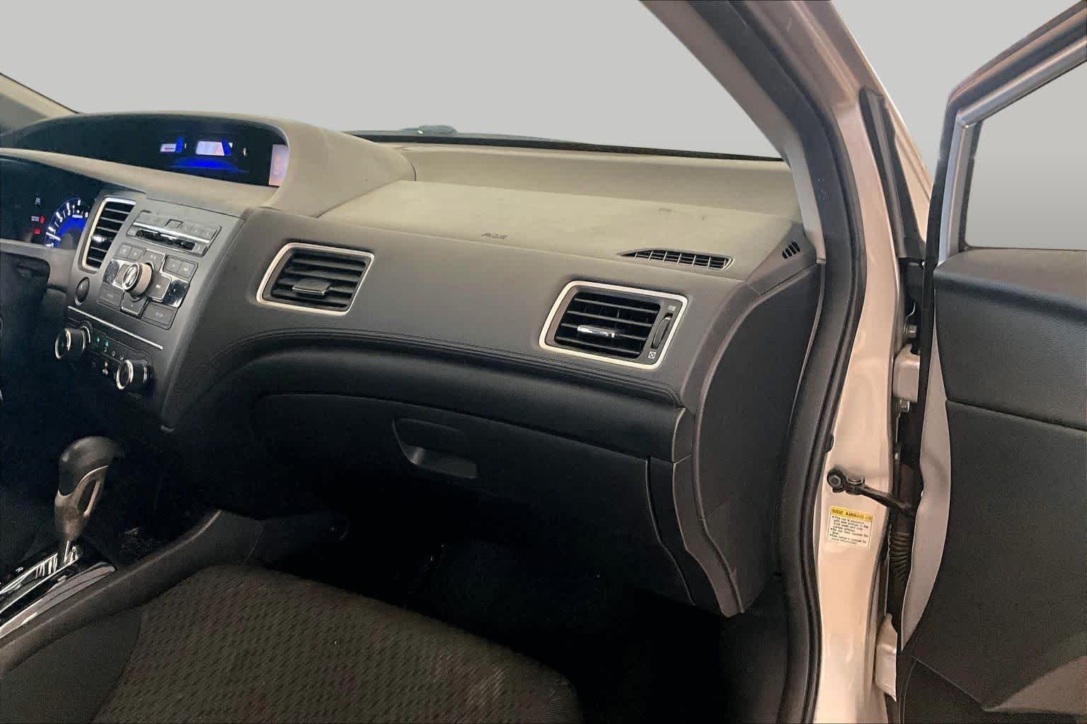 Used 2014 Alabaster Silver Metallic Honda LX image 16