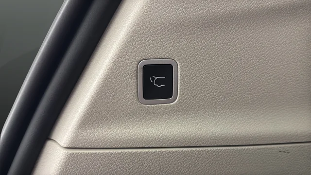 Used 2023 Brilliant Black Crystal Pearlcoat Chrysler Touring L image 29