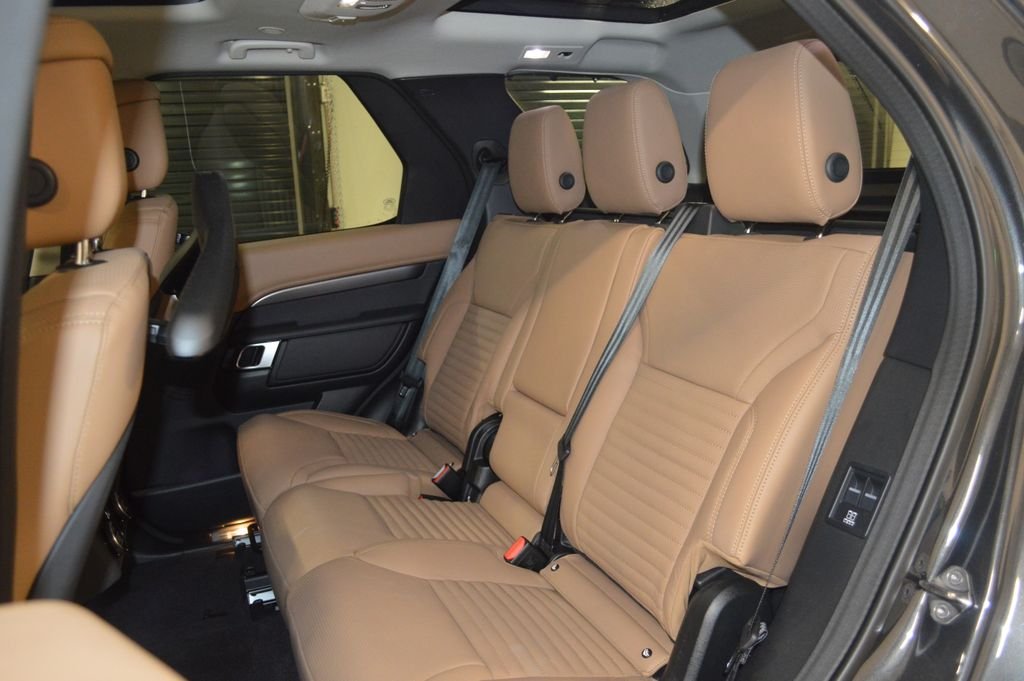 Used 2025 Gray Land Rover Metropolitan Edition image 39