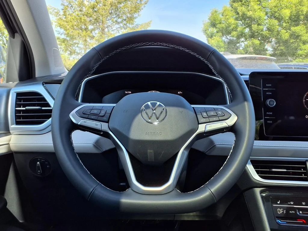 New 2026 Deep Black Pearl Volkswagen 1.5T SE image 14