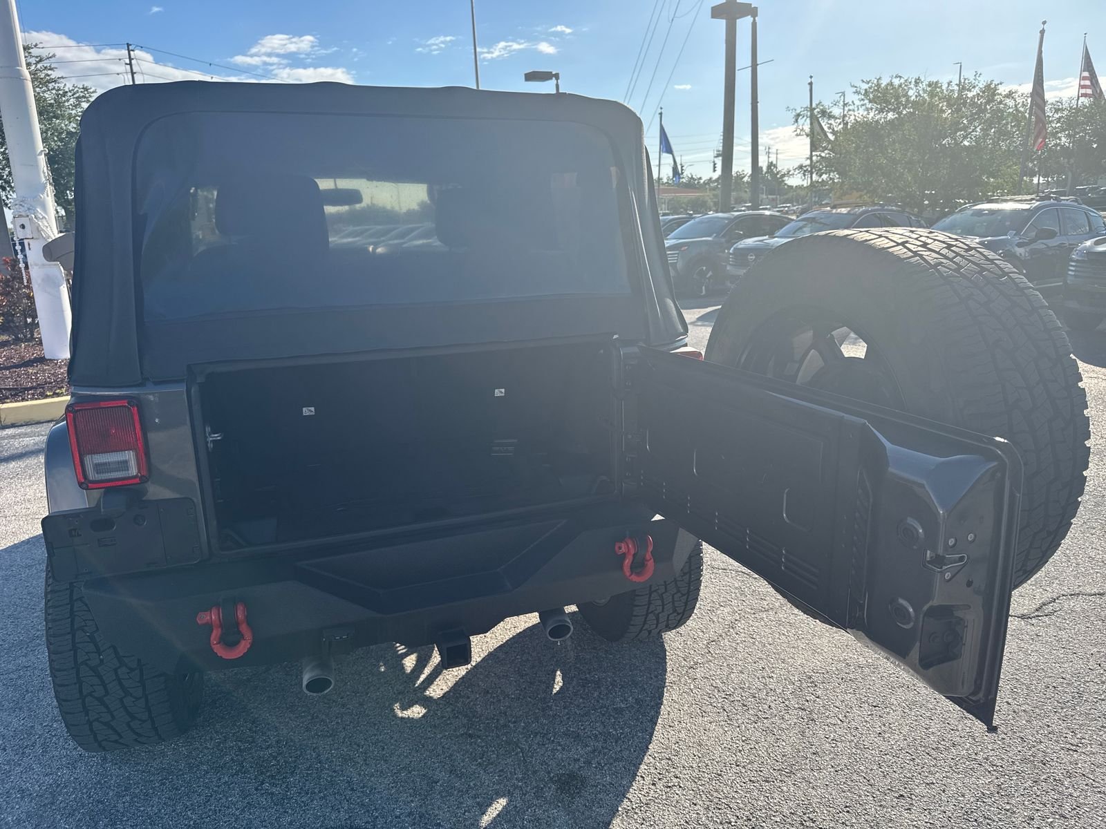 Used 2017 Gray Jeep Sahara image 21