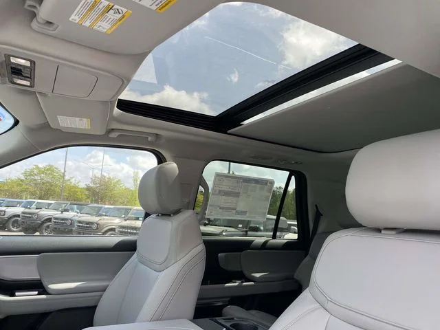 New 2026 Star White Metallic Tri-Coat Ford Active image 15