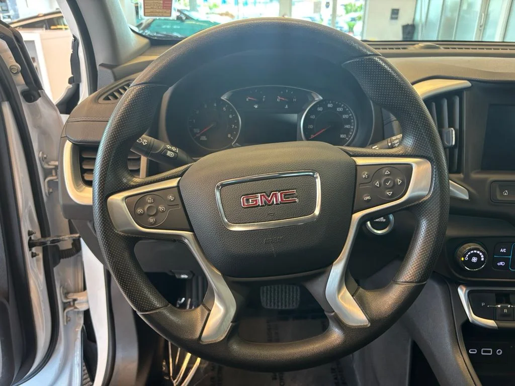 Used 2024 White GMC SLE image 17
