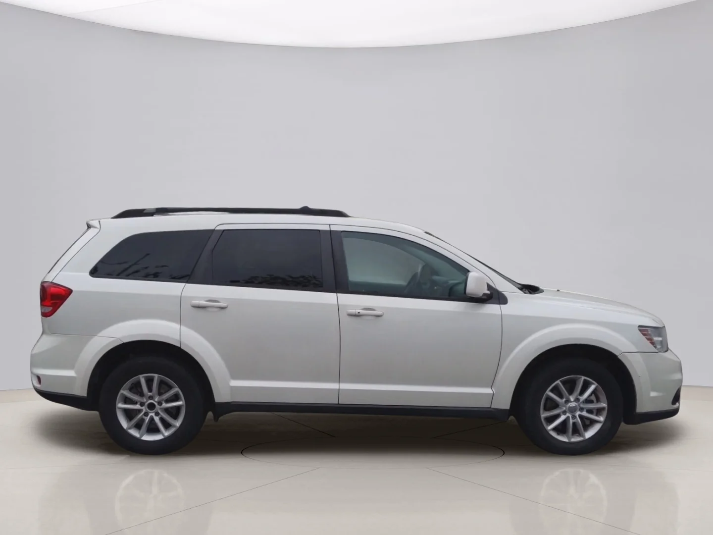 Used 2013 White Dodge SXT image 6
