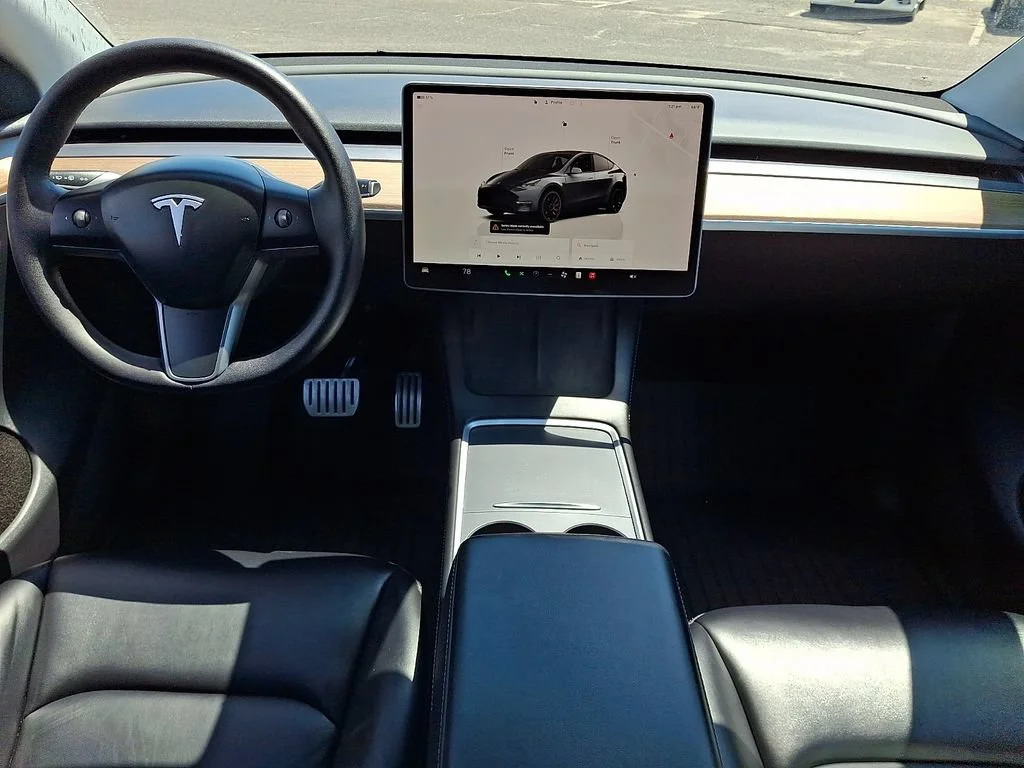 Used 2022  Tesla Performance image 15