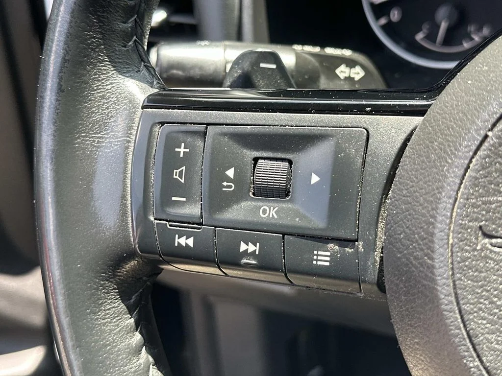 Used 2023 Super Black Nissan SL image 29