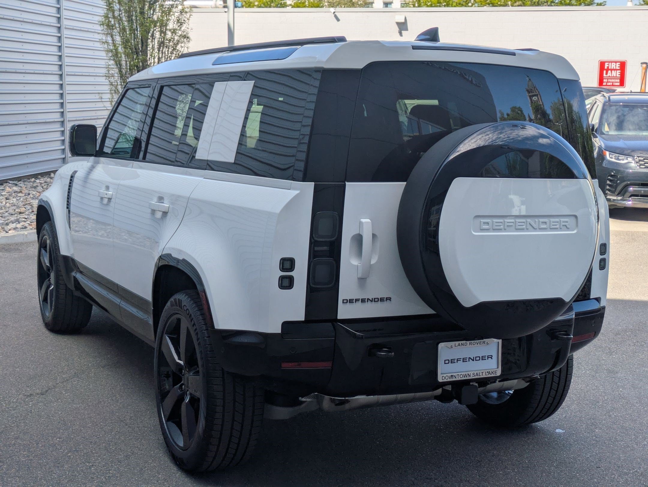 New 2026 Fuji White Land Rover P400 X-Dynamic SE image 8