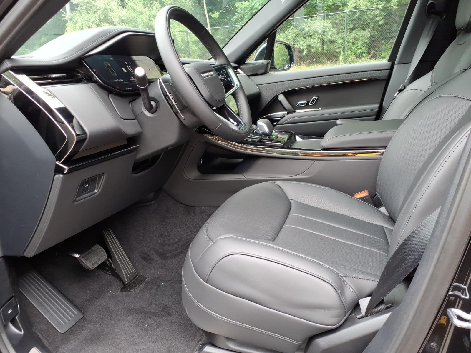 New 2026 Santorini Black LAND ROVER SE image 17