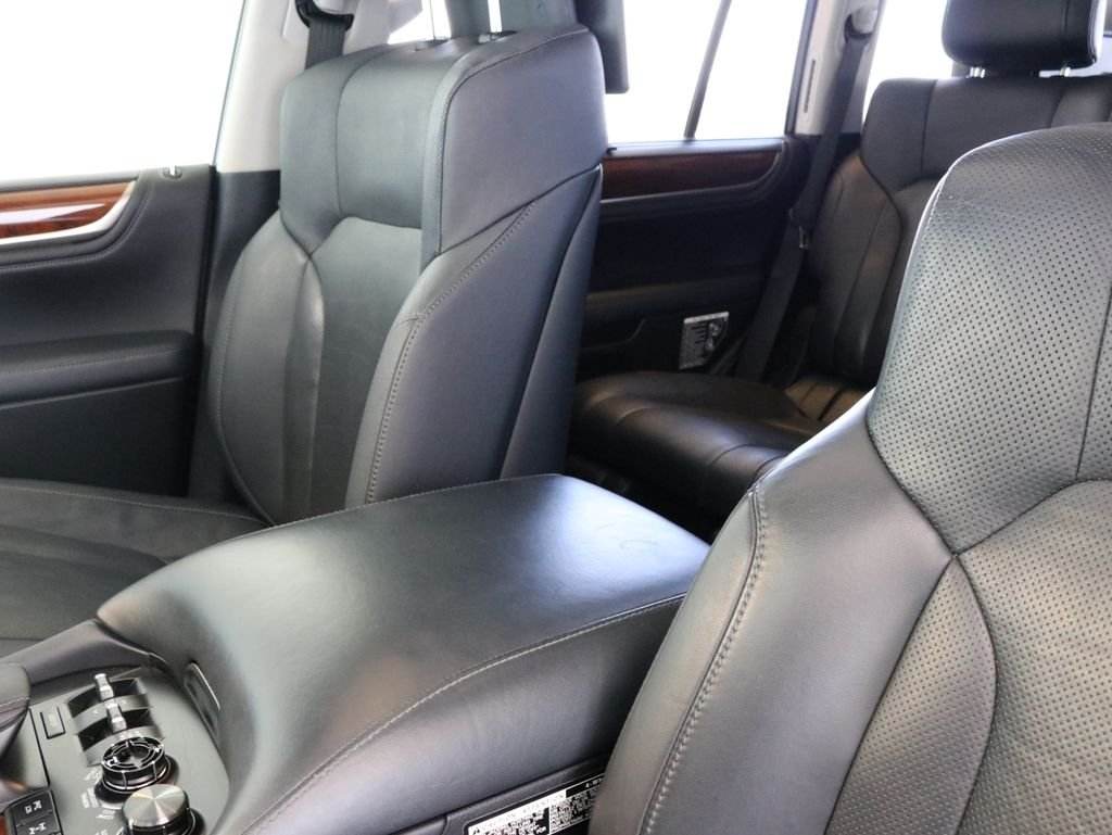 Used 2017 White Lexus 570 image 19