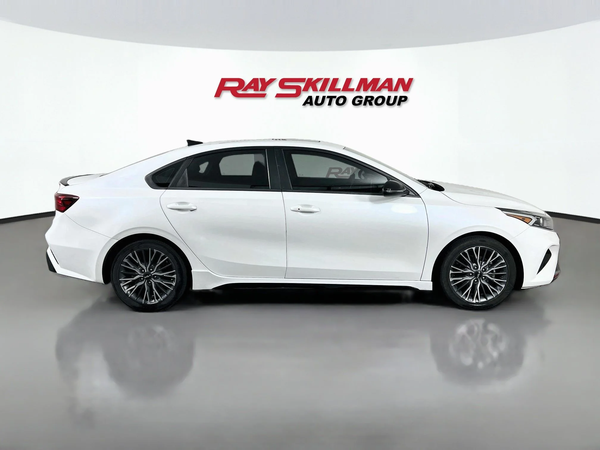 Used 2023 Snow White Pearl Kia GT-LINE image 8