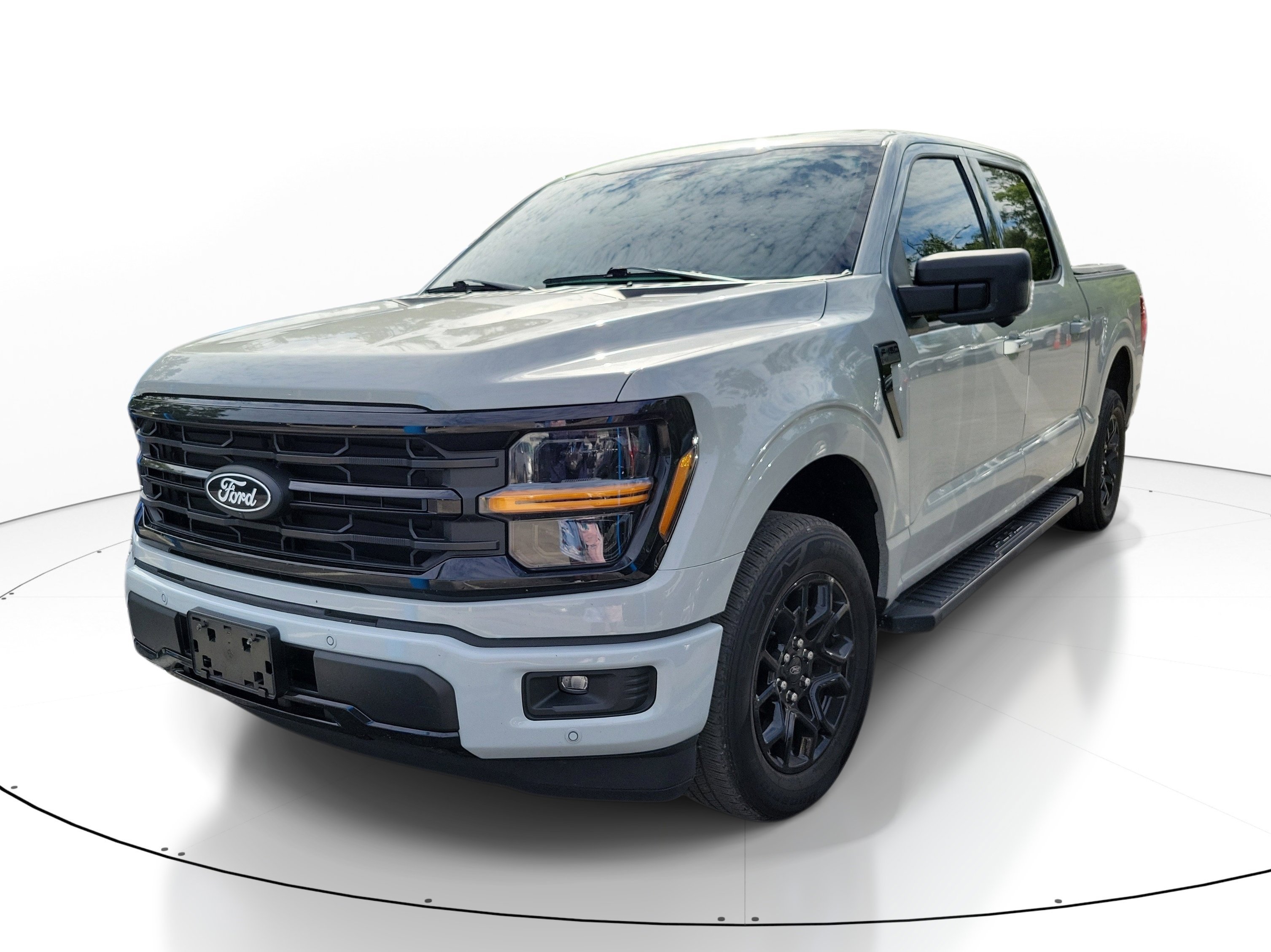 Used 2024 Avalanche Ford XLT image 1