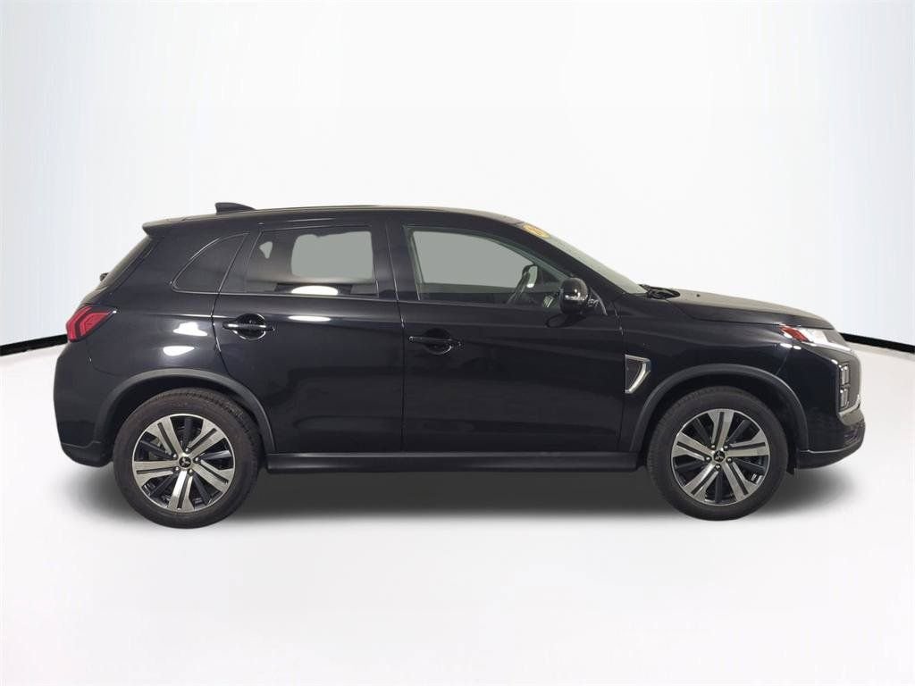 Used 2024  Mitsubishi 2.0 ES image 4