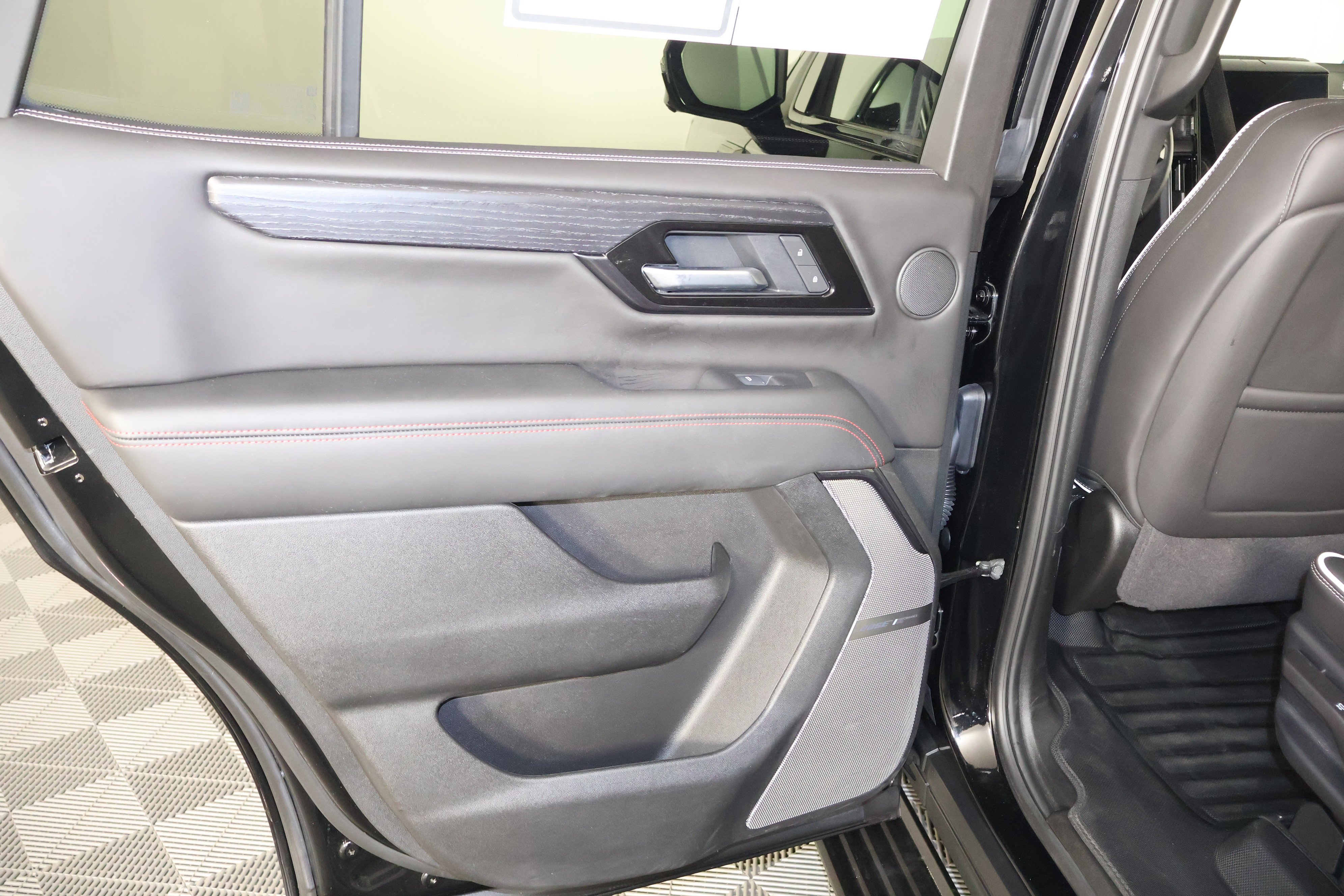 2025 GMC Yukon AT4 Ultimate - Photo 51