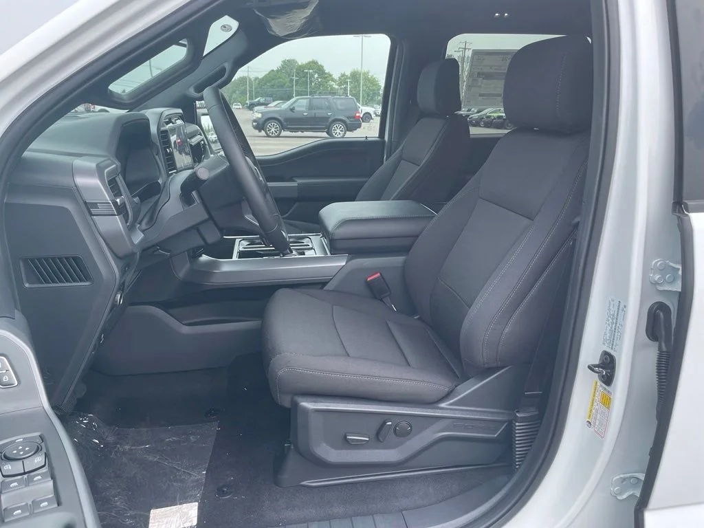 Used 2026 Oxford White Ford XLT image 15