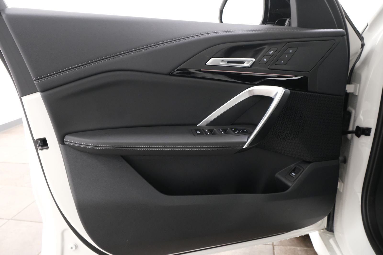 New 2027 Alpine White BMW xDrive28i image 25